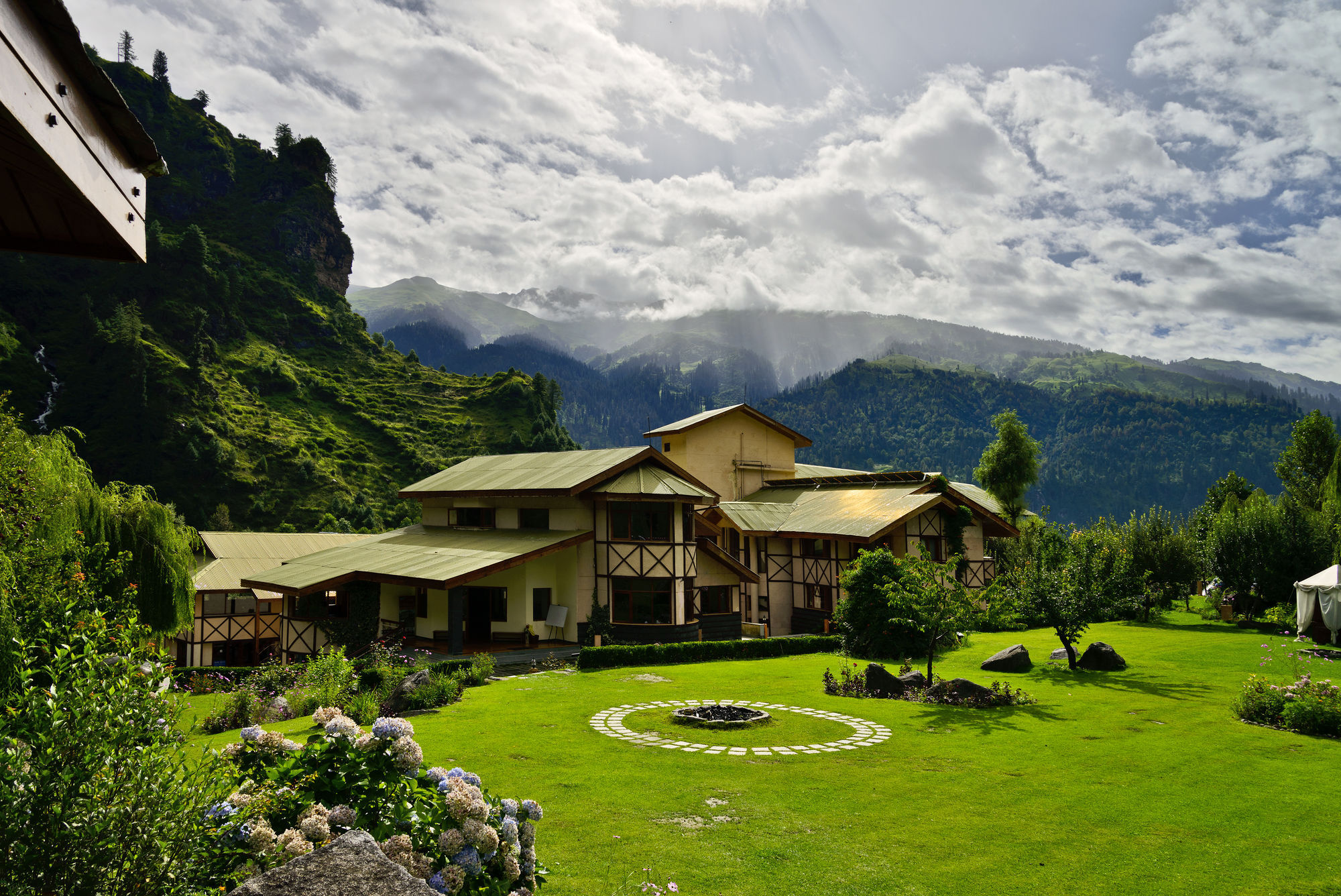Solang Valley Resort Palchān Exteriör bild
